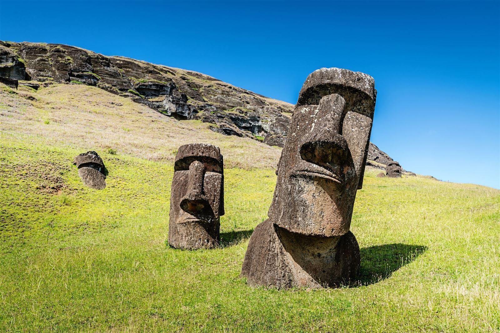 Osterinsel_Rano Raraku mit Statuen